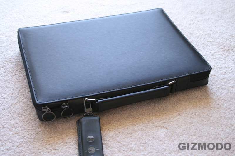Illustration for article titled Hands-on With Moshi's CODEX MacBook and MacBook Pro Laptop Cases